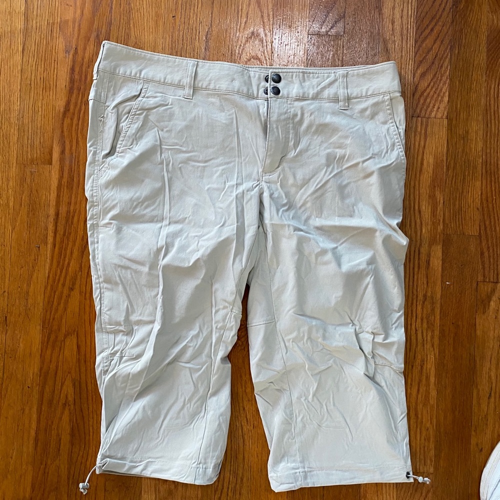 Columbia Omni-Wear capri pants
